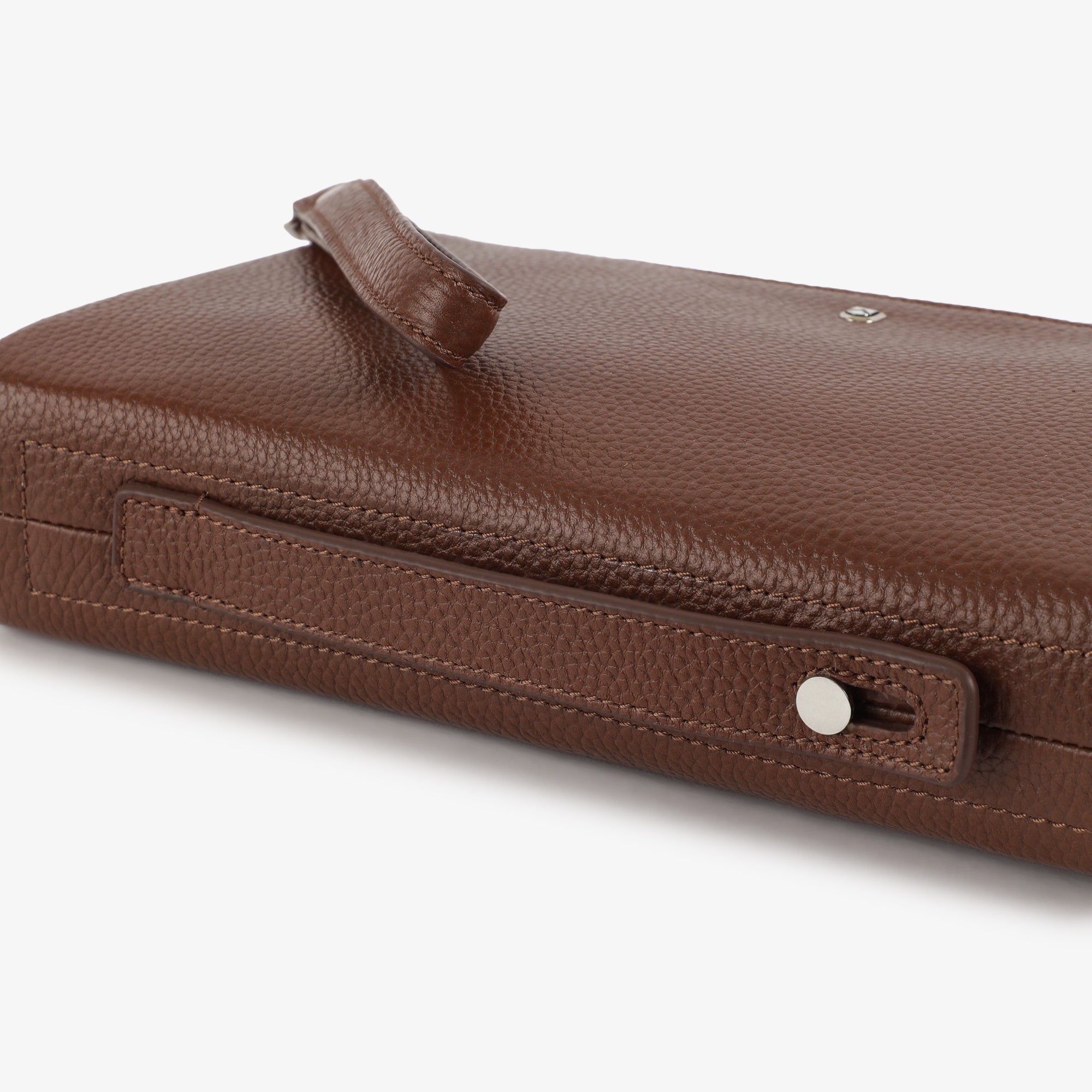 #color_chestnut brown